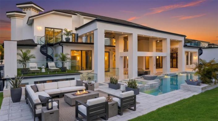 Image No.2-5 Bed Property for sale