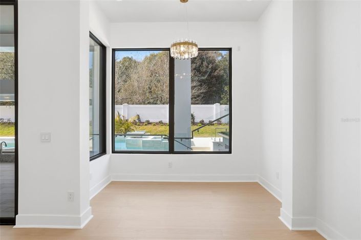 Image No.20-5 Bed Property for sale