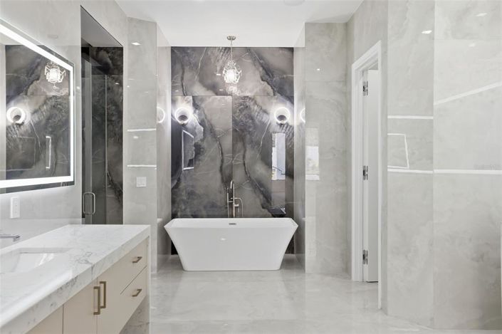 Image No.22-5 Bed Property for sale