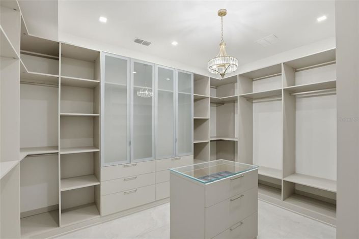 Image No.24-5 Bed Property for sale