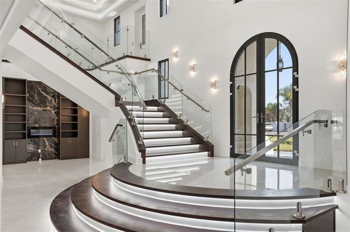 Image No.25-5 Bed Property for sale