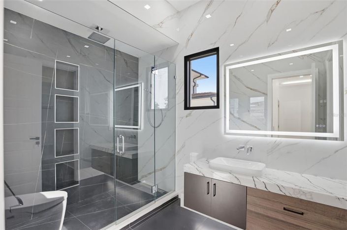 Image No.37-5 Bed Property for sale