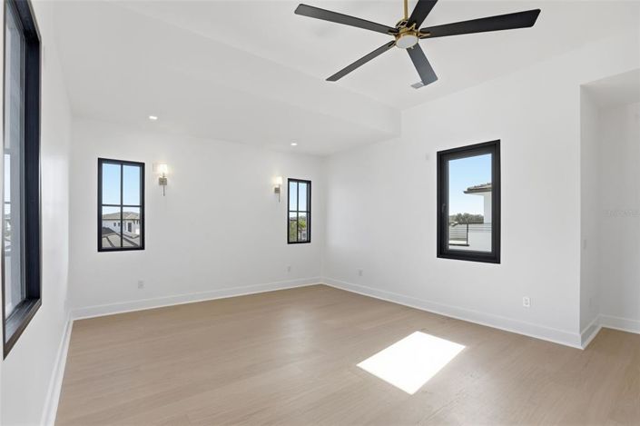 Image No.38-5 Bed Property for sale