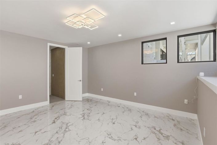 Image No.42-5 Bed Property for sale