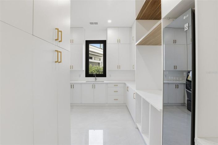 Image No.44-5 Bed Property for sale