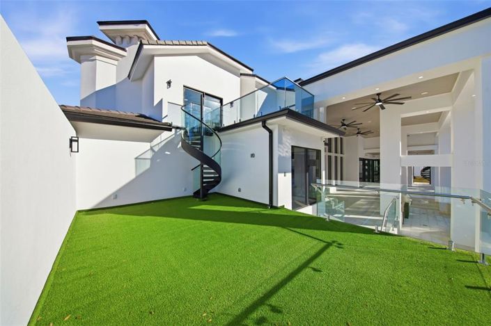 Image No.52-5 Bed Property for sale