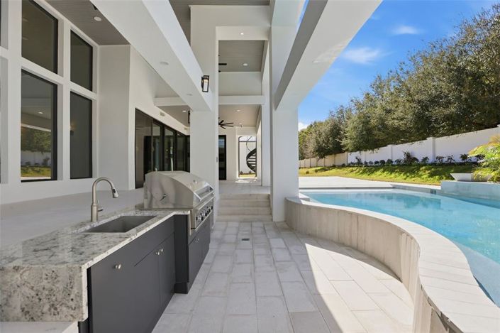 Image No.55-5 Bed Property for sale