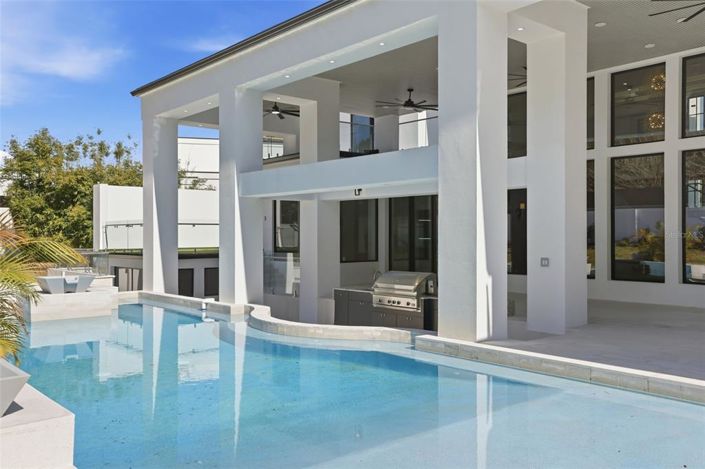 Image No.56-5 Bed Property for sale