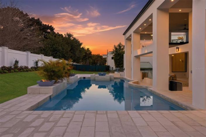 Image No.57-5 Bed Property for sale