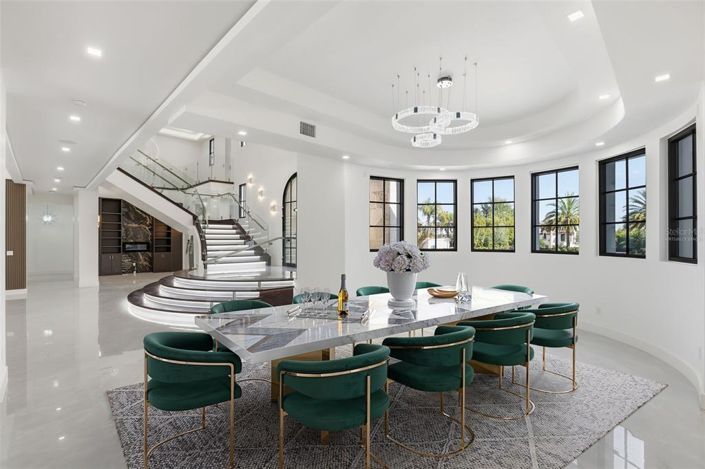 Image No.9-5 Bed Property for sale