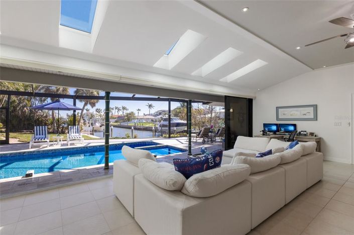 Image No.12-3 Bed Property for sale