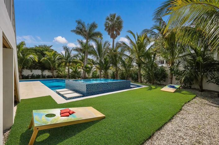 Image No.4-4 Bed Property for sale