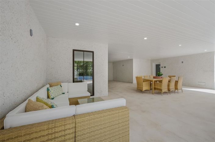 Image No.48-4 Bed Property for sale