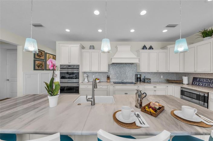 Image No.8-5 Bed Property for sale