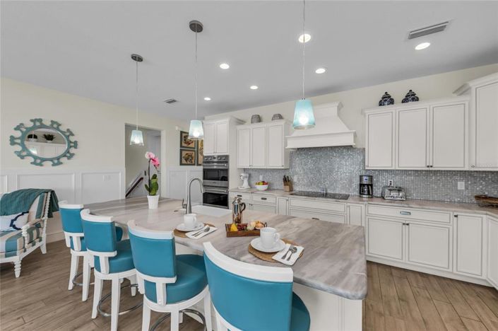 Image No.9-5 Bed Property for sale