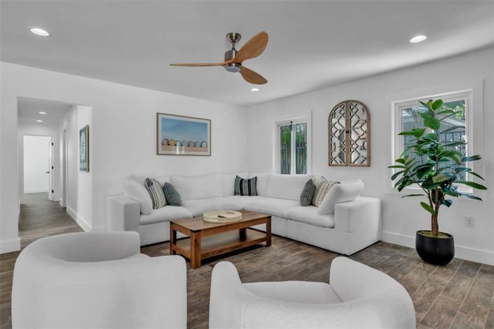 Image No.17-3 Bed Property for sale