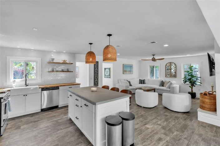 Image No.23-3 Bed Property for sale