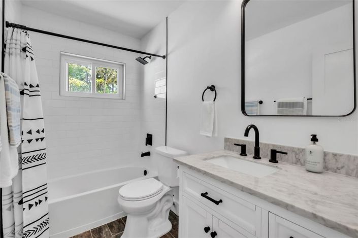 Image No.37-3 Bed Property for sale