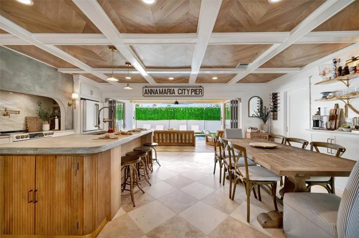 Image No.10-4 Bed Property for sale