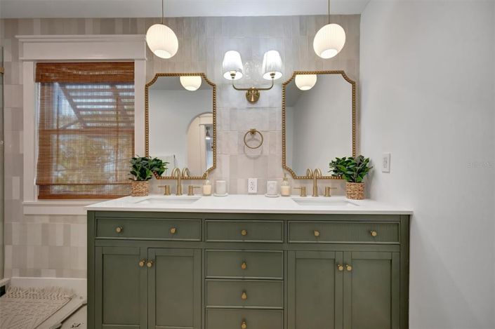 Image No.24-4 Bed Property for sale