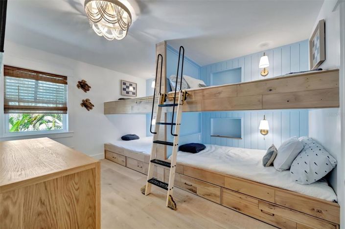 Image No.32-4 Bed Property for sale