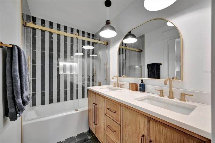 Image No.33-4 Bed Property for sale