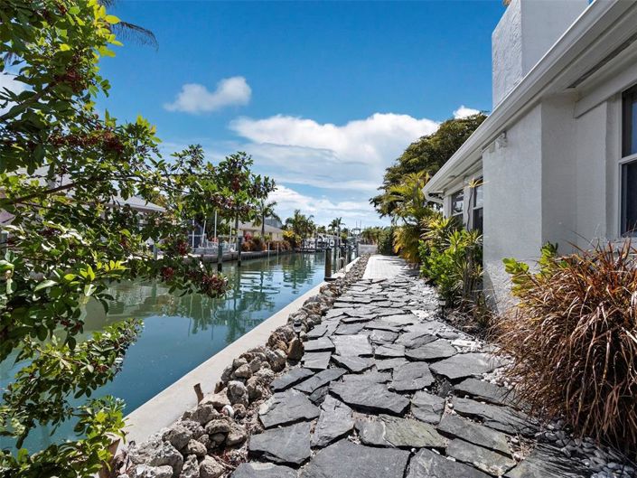 Image No.33-2 Bed Property for sale