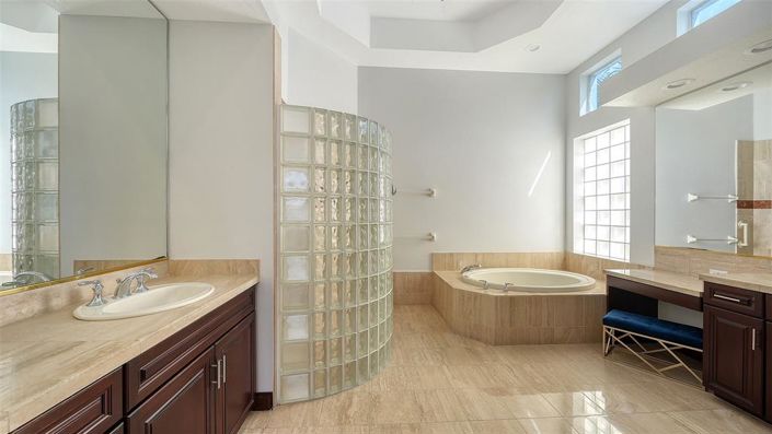 Image No.28-3 Bed Property for sale