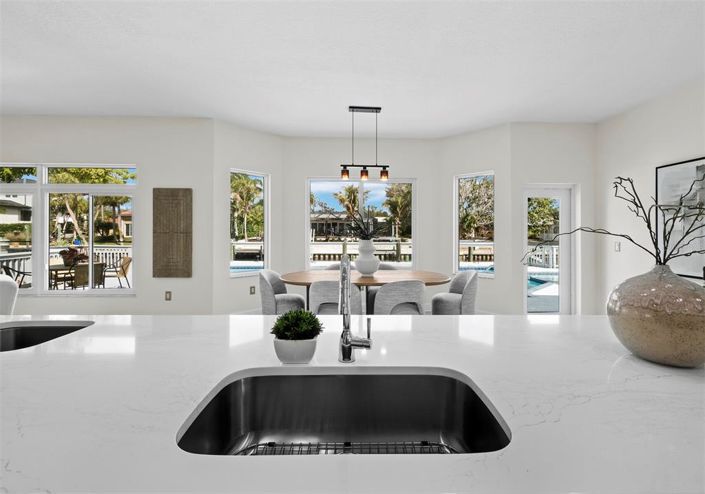 Image No.15-3 Bed Property for sale