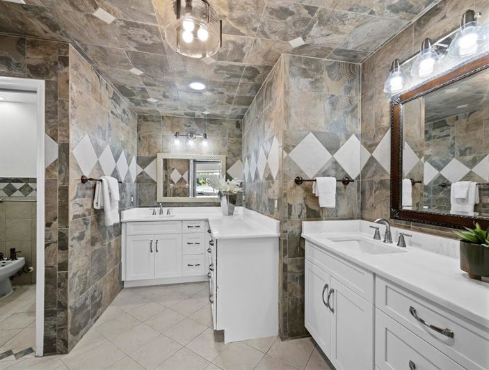 Image No.22-3 Bed Property for sale