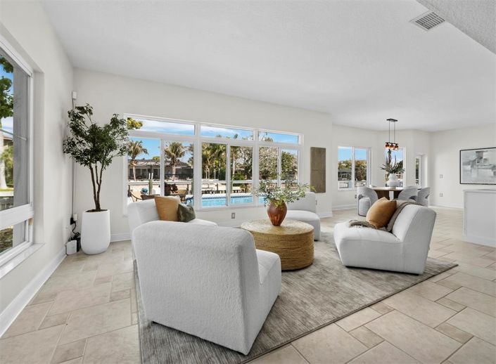 Image No.8-3 Bed Property for sale