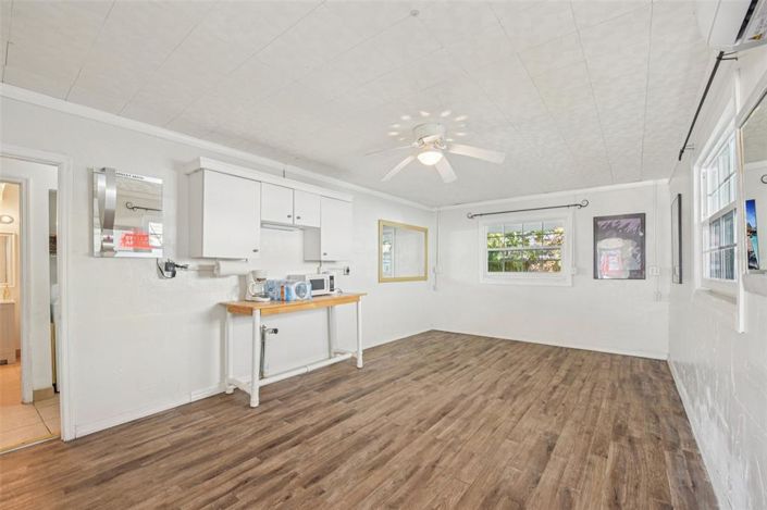 Image No.21-2 Bed Property for sale