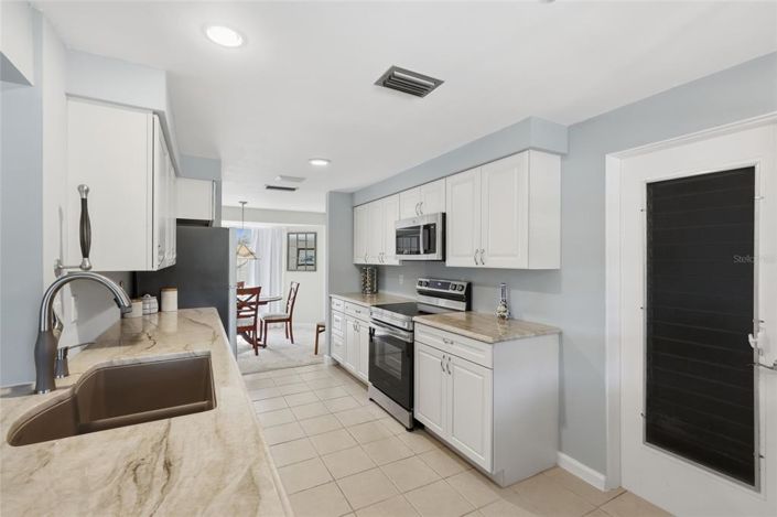 Image No.10-2 Bed Property for sale