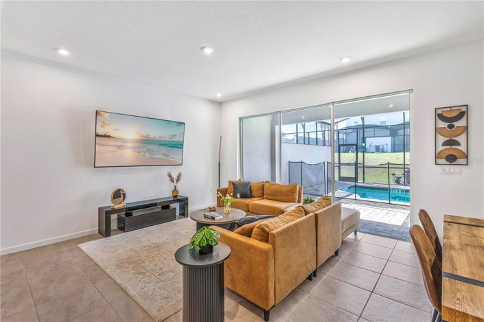 Image No.5-5 Bed Townhouse for sale