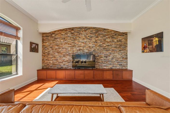 Image No.15-4 Bed Property for sale