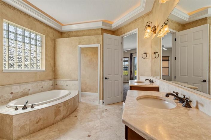 Image No.23-4 Bed Property for sale