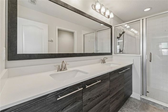 Image No.20-5 Bed Property for sale