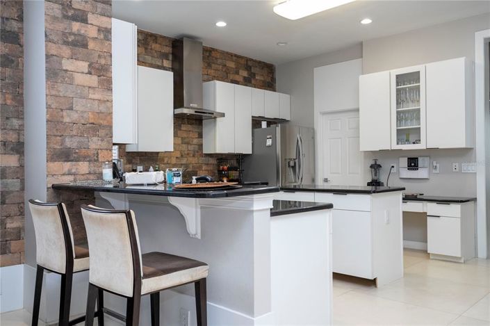 Image No.25-5 Bed Property for sale