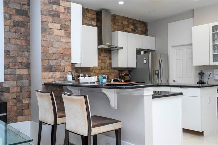 Image No.26-5 Bed Property for sale