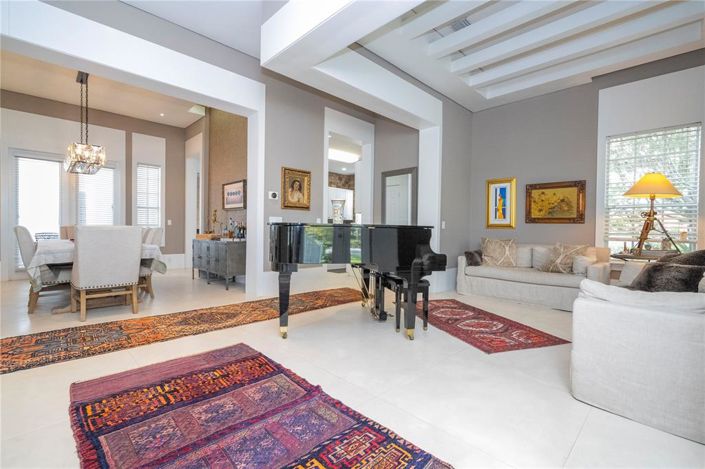 Image No.33-5 Bed Property for sale