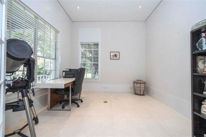 Image No.37-5 Bed Property for sale