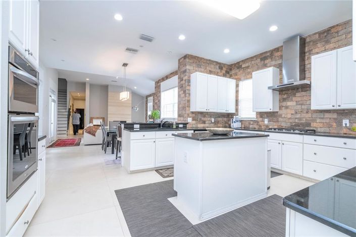 Image No.46-5 Bed Property for sale