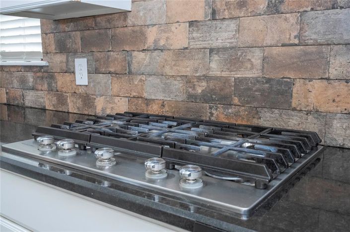 Image No.50-5 Bed Property for sale