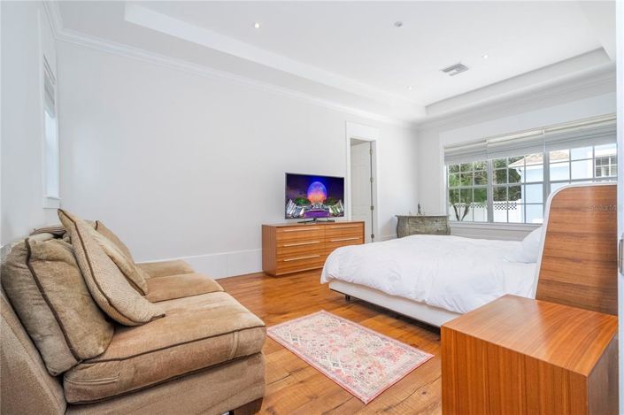 Image No.55-5 Bed Property for sale