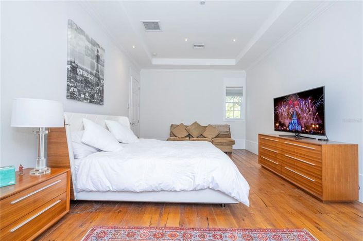 Image No.58-5 Bed Property for sale