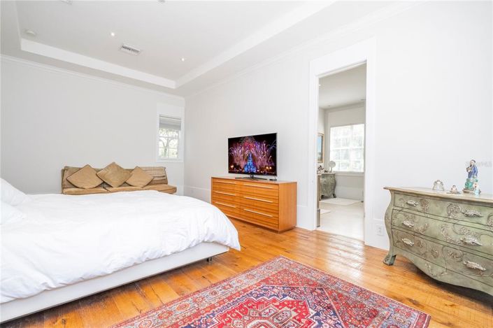 Image No.60-5 Bed Property for sale