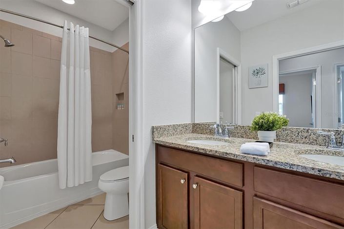 Image No.26-5 Bed Townhouse for sale