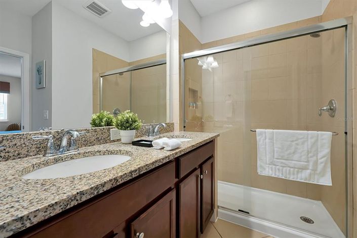 Image No.33-5 Bed Townhouse for sale