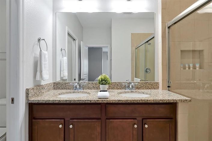 Image No.34-5 Bed Townhouse for sale