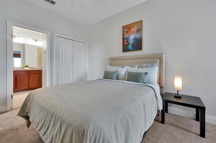 Image No.36-5 Bed Townhouse for sale